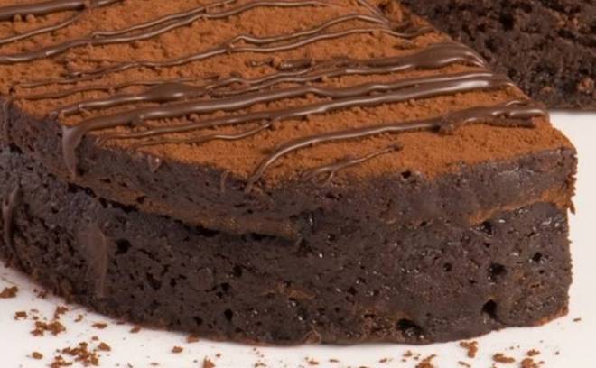 ČOKOLADNA TORTA ZA POČETNIKE: Gotova za samo 45 minuta, a tako sočna i ukusna