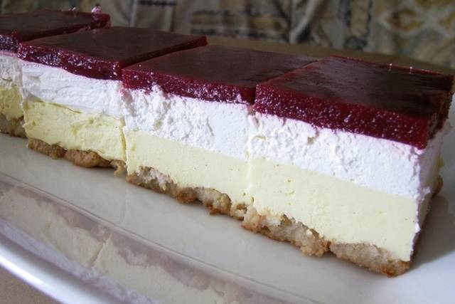 VOĆNI UŽITAK: Recept za fantastičan kolač bez pečenja, gotov za tren