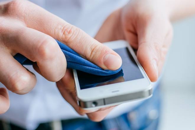 IZGREBALI STE MOBITEL? Ne očajavajte, evo kako ćete ukloniti ogrebotine!