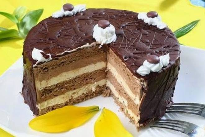 BOEM TORTA: Čokoladna torta s čarobnim okusom prženih lješnjaka