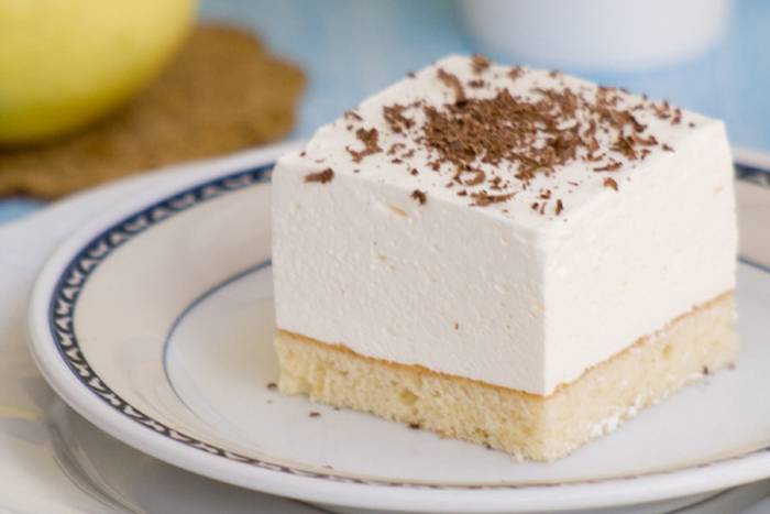 JOGURT KOCKE: Jednostavan kolač sa finom, savršeno pjenastom kremom