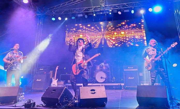“SAVA TIHO TEČE”: Plavi Orkestar oduševio publiku u Slavonskom Brodu!